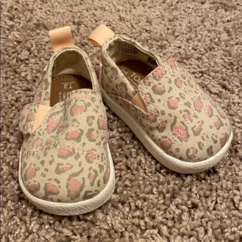 Toms Kids Sneakers in Pink and Tan Leopard Print